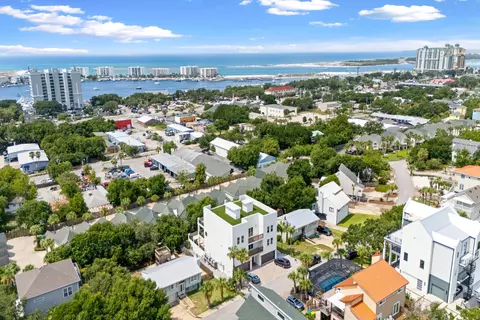 View/Area - 326 Summit Dr, Destin, FL 32541 photo 4 of 5