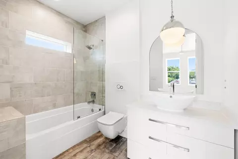Bath - 326 Summit Dr, Destin, FL 32541 photo 6 of 6