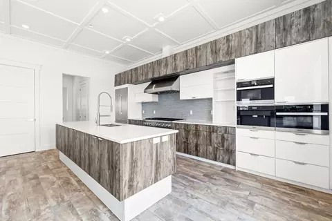 Kitchen - 326 Summit Dr, Destin, FL 32541 photo 2 of 2