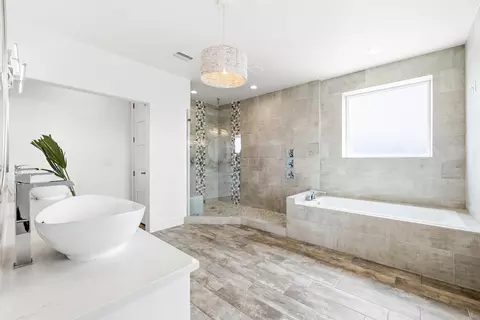 Bath - 326 Summit Dr, Destin, FL 32541 photo 3 of 6