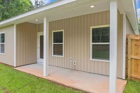Exterior - 607 Amos St, Crestview, FL 32539 photo 6 of 7