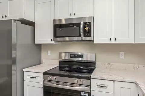 Kitchen - 607 Amos St, Crestview, FL 32539 photo 4 of 6