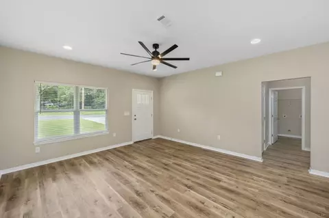 Living - 607 Amos St, Crestview, FL 32539 photo 2 of 4