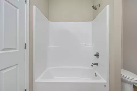 Bath - 607 Amos St, Crestview, FL 32539 photo 1 of 3