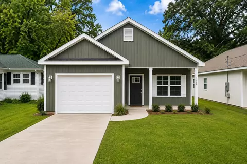 Exterior - 607 Amos St, Crestview, FL 32539 photo 3 of 7