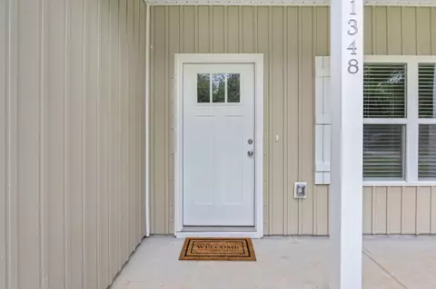 Exterior - 607 Amos St, Crestview, FL 32539 photo 5 of 7