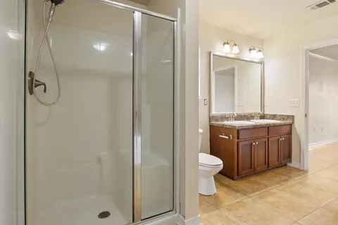 Bath - 4187 Roosevelt Way, Milton, FL 32583 photo 3 of 4