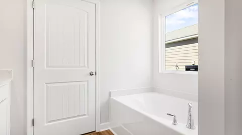 Bath - 5892 Tripletail Dr, Milton, FL 32583 photo 2 of 3