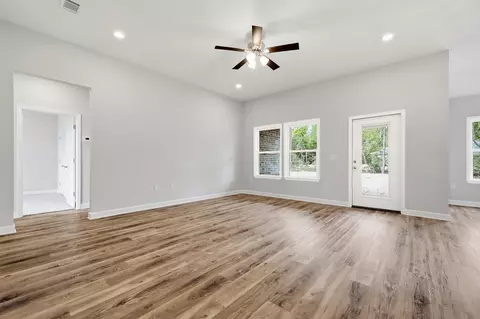 Living - 6116 Mildreds Way, Crestview, FL 32539 photo 2 of 5
