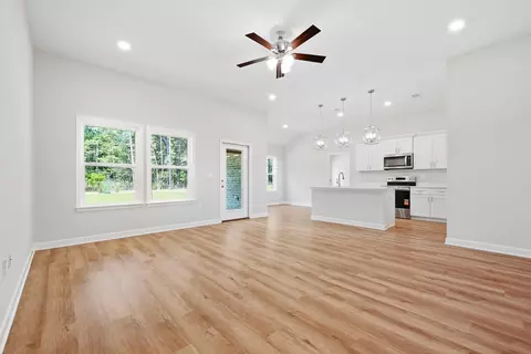 Living - 6116 Mildreds Way, Crestview, FL 32539 photo 2 of 4