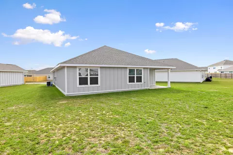 Exterior - 924 Sandbar Loop, Crestview, FL 32539 photo 6 of 9
