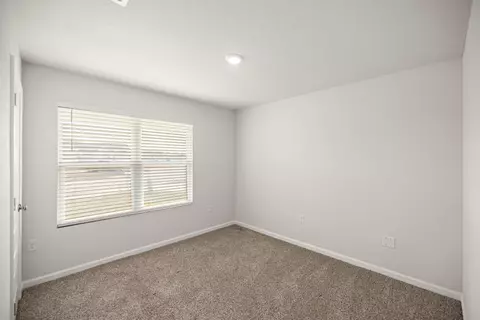 Bedroom - 924 Sandbar Loop, Crestview, FL 32539 photo 3 of 8