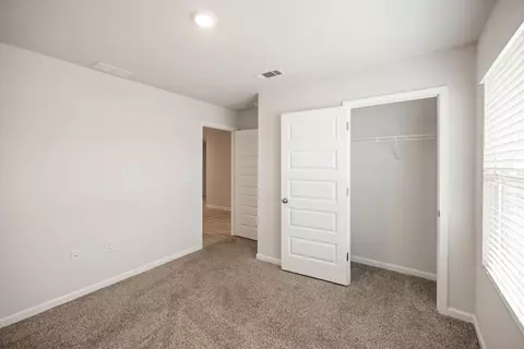 Bedroom - 924 Sandbar Loop, Crestview, FL 32539 photo 4 of 8