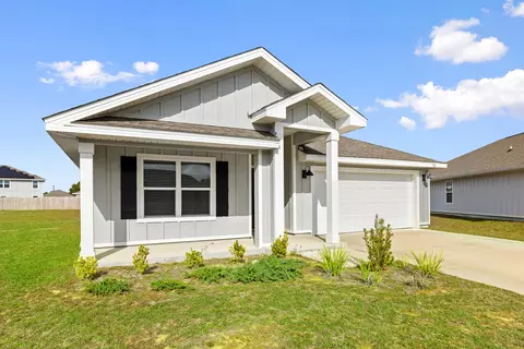 Exterior - 924 Sandbar Loop, Crestview, FL 32539 photo 3 of 9