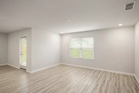 Living - 924 Sandbar Loop, Crestview, FL 32539 photo 2 of 3