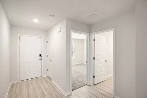 Entry Way - 924 Sandbar Loop, Crestview, FL 32539 photo 5 of 8