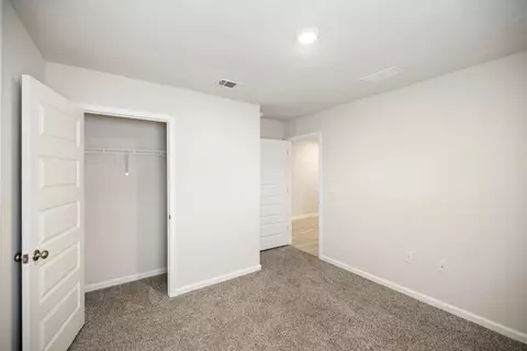 Bedroom - 924 Sandbar Loop, Crestview, FL 32539 photo 6 of 8
