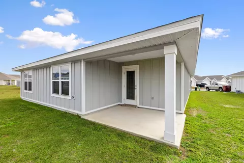 Exterior - 924 Sandbar Loop, Crestview, FL 32539 photo 7 of 9