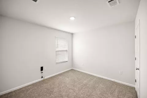 Bedroom - 924 Sandbar Loop, Crestview, FL 32539 photo 5 of 8