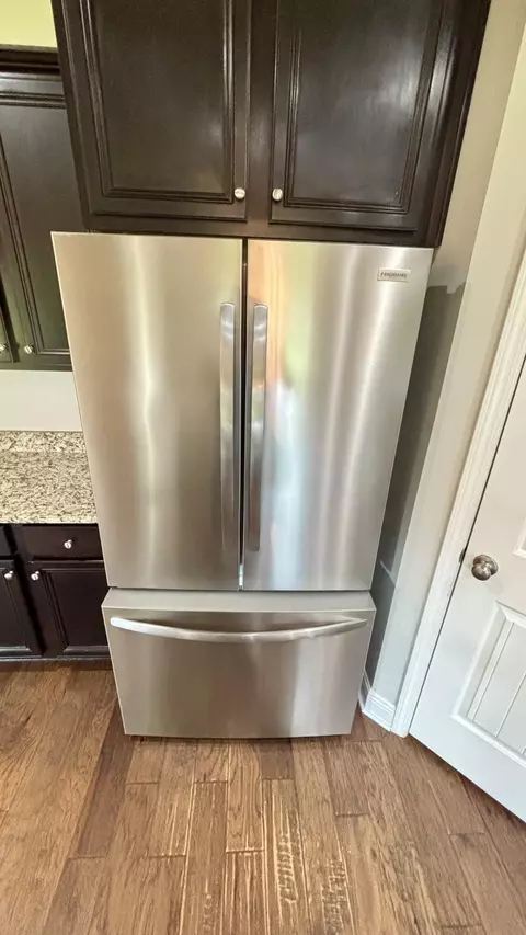 Kitchen - 400 Lilly Bell Ln, Freeport, FL 32439 photo 5 of 6