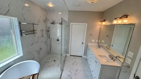 Bath - 400 Lilly Bell Ln, Freeport, FL 32439 photo 3 of 5