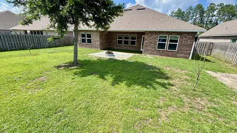 Exterior - 400 Lilly Bell Ln, Freeport, FL 32439 photo 6 of 9