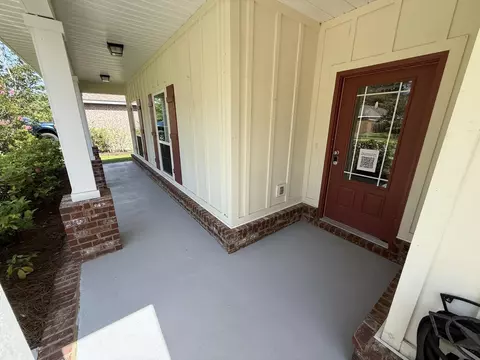 Exterior - 400 Lilly Bell Ln, Freeport, FL 32439 photo 3 of 9