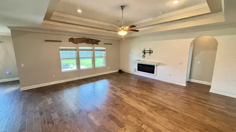 Living - 400 Lilly Bell Ln, Freeport, FL 32439 photo 3 of 4