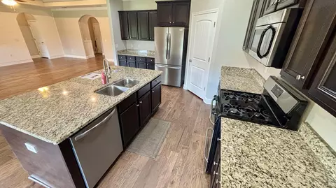 Kitchen - 400 Lilly Bell Ln, Freeport, FL 32439 photo 4 of 6