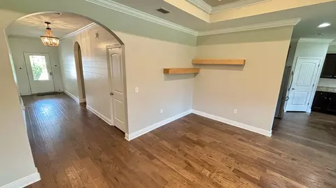 Living - 400 Lilly Bell Ln, Freeport, FL 32439 photo 2 of 4