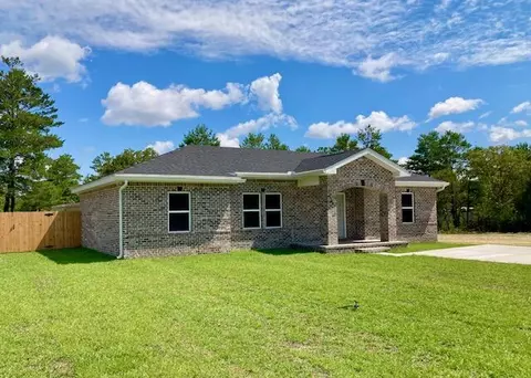 169 E Honeysuckle St, Defuniak Springs, FL 32433