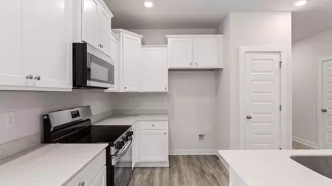 Kitchen - 96 Stern St, Freeport, FL 32439 photo 4 of 4