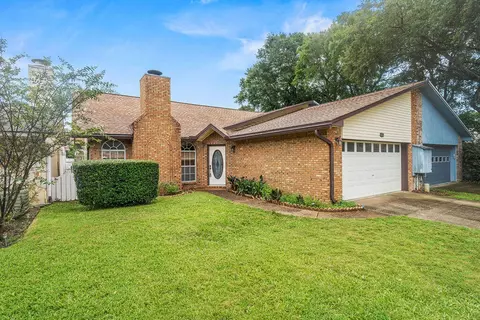 851 Holbrook Cir, Fort Walton Beach, FL 32547