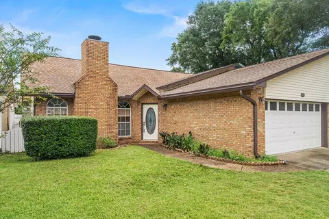 851 Holbrook Cir, Fort Walton Beach, FL 32547