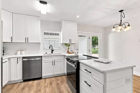 57 12th St, Shalimar, FL 32579