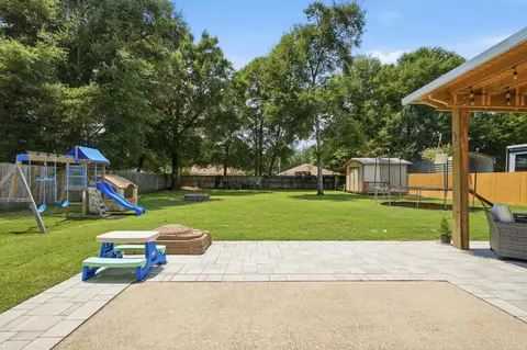 Exterior - 4325 Glen Forest Dr, Milton, FL 32583 photo 4 of 13