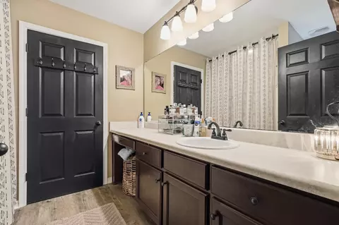 Bath - 4325 Glen Forest Dr, Milton, FL 32583 photo 1 of 3