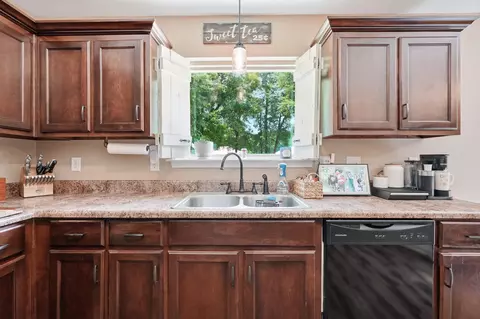Kitchen - 4325 Glen Forest Dr, Milton, FL 32583 photo 3 of 7