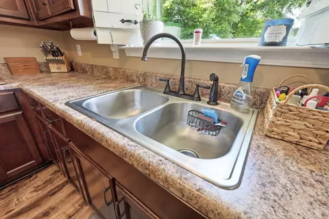 Kitchen - 4325 Glen Forest Dr, Milton, FL 32583 photo 4 of 7