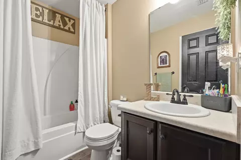 Bath - 4325 Glen Forest Dr, Milton, FL 32583 photo 3 of 3