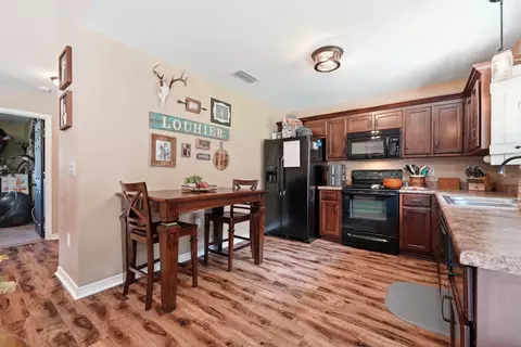 Kitchen - 4325 Glen Forest Dr, Milton, FL 32583 photo 7 of 7