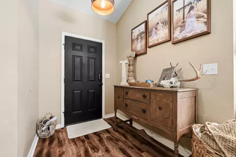 Entry Way - 4325 Glen Forest Dr, Milton, FL 32583 photo 2 of 4
