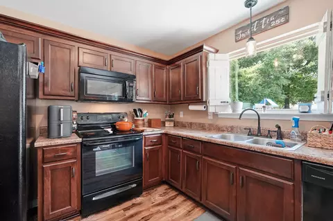 Kitchen - 4325 Glen Forest Dr, Milton, FL 32583 photo 2 of 7