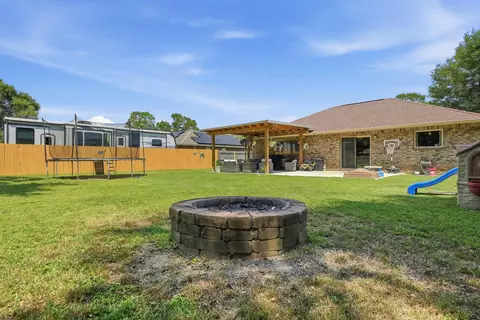 Exterior - 4325 Glen Forest Dr, Milton, FL 32583 photo 9 of 13