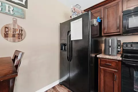 Kitchen - 4325 Glen Forest Dr, Milton, FL 32583 photo 6 of 7