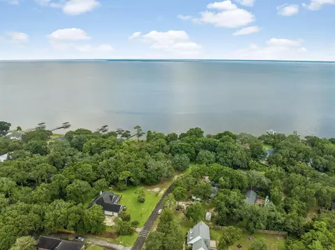 9 10 Cedar Beach Cv, Freeport, FL 32439 photo 3