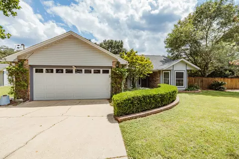 Exterior - 107 Kipling Dr, Crestview, FL 32539 photo 2 of 15