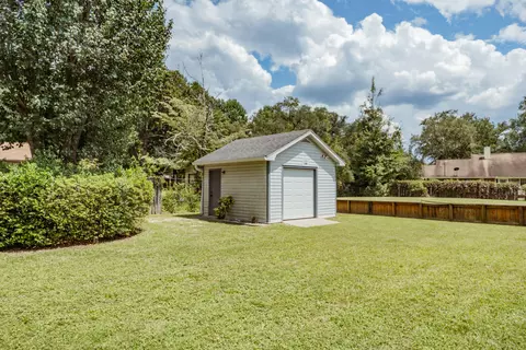 Exterior - 107 Kipling Dr, Crestview, FL 32539 photo 8 of 15