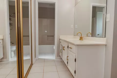 Bath - 107 Kipling Dr, Crestview, FL 32539 photo 2 of 4