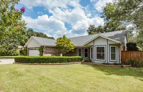 Exterior - 107 Kipling Dr, Crestview, FL 32539 photo 4 of 15